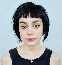 V cut hair for round face. 50 Most Trendy And Flattering Bangs For Round Faces In 2021 Hadviser