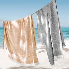 La serviette de table peut se coordonner avec la nappe en tissu, le chemin de table ainsi que la vaisselle. Fouta Serviette De Plage Foscati La Redoute Interieurs La Redoute