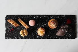 Ecco la ricetta della colomba di pasqua fatta in casa, il classico dolce pasquale decorato con mandorle e granella di. Composizione Di Dolci Bild Von Masseria Guida Ercolano Tripadvisor