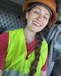 I'm not dirty, you are. #truckersofinstagram #flatbedlife #hardhatlife  #owneroperator #ladytrucker #bluecollar #flatbedder #womenintrucking