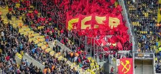 Dynamo dresden ultras have 'declared war' on the german football federation. St Pauli Gasteblock Ganz In Rot Linksextreme Kapern Fussballspiel Apollo News