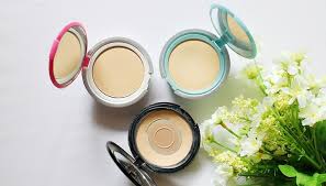 Untuk jenis kulit wajah yang kering, maka bedak yang ideal adalah jenis bedak padat. 3 Two Way Cake Yang Bagus Untuk Kulit Kering