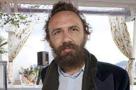 Son humour est souvent utilisé à la. Qui Est Mathias Kiss Le Compagnon De Valerie Lemercier News Levif Weekend
