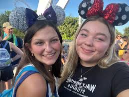 ETA: Have found a roommate 😊 Hi everyone!! I'll be arriving for my first  program in September and would love to connect with people (or a potential  roommate) beforehand! 🏰 DCP SURVEY