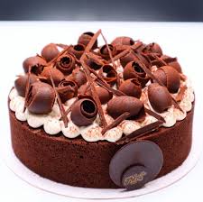 Fou De Patisserie On Instagram La Genereuse Foret Noire De Laine Olivier A Ecole Ritzescoffier Et Ses Jolis Copeaux De Chocol Desserts Pastry Design Pastry