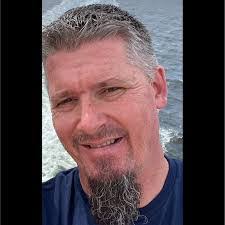 Laura Everage's Instagram, Twitter & Facebook