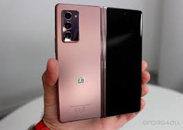 The smartphone unfolds and the light fades to reveal a cityscape full of buildings and skyscrapers, and the streets between the buildings. 8 Samsung Mobiles That Will Mark The Next 2021 Samsung Galaxy F62