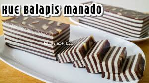 200 gram tepung beras 100 gram tepung kanji 700 ml santan 150 gr gula pasir 1/4 sdt garam 1 sdm coklat bubuk 3 tetes pewarna makanan merah cara. Kue Balapis Khas Manado Kue Lapis Kenyal Lapis Zebra Youtube