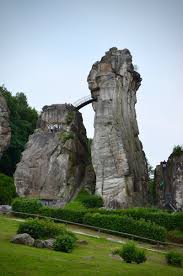 Die Highlights Im Teutoburger Wald Entdecken Externsteine Und Hermansdenkmal Unterwegs Daheim Externsteine Teutoburger Wald Teutoburger Wald Externsteine