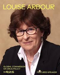 Paula Kahn's Instagram, Twitter & Facebook