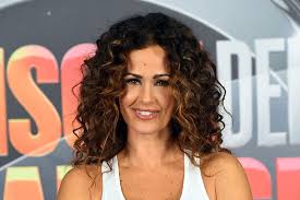 Attimi di commozione per samantha de grenet durante la puntata odierna di verissimo dove, ospite insieme al figlio brando, ha ripercorso insieme alla conduttrice silvia toffanin frammenti di vita trascorsi insieme al suo primogenito. Samantha De Grenet Biografia Marito Figlio E Vita Privata Popcorn Tv