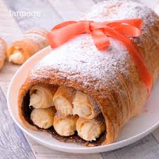 Il cannolo di pasta sfoglia! Cookist Cannolo Gigante Di Pasta Sfoglia Farcito Con Cannoli Mignon Alla Crema Perfetto Per Ogni Occasione Facebook