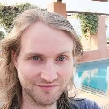 Hillary Mclean's Instagram, Twitter & Facebook