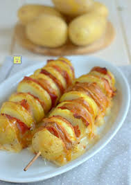 Spiedini Di Patate Scamorza E Speck Sfiziosi E Facilissimi Polpetterezept Spiedini Di Patate Scamorza E Spec Leckeres Essen Rezepte Kochen Und Backen Rezepte