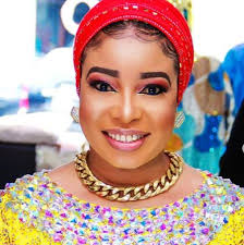 A burst into tears at lizzy anjorin's court wedding as she reveals how she helped her. Gboah Com Lizzy Anjorin Give Reason Why She Wants To Be A Full Housewife