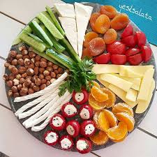Yesil Salata On Instagram Peynir Sunum Tahtasi Duymussunuzdur Ama Mermer Sunum Tabagi Cok Iyi Fikir Di Dusuk Kalorili Yemek Tarifleri Yemek Sunumu Saglikli