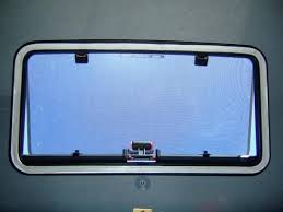 How To Apply Fly Screens To Your Camper With Magnets Wie Du Mit Magneten Fliegengitter Am Wohnmobil Bef Fliegengitter Fliegengitter Fur Fenster Camper Ideen