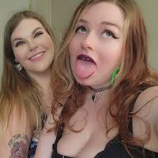 Sara Peyton's Instagram, Twitter & Facebook