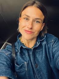 Laura Lewandowski's Instagram, Twitter & Facebook