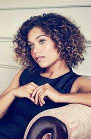 6 Tips For Deep Conditioning Your Hair Capelli Capelli Corti Ricci Curly Hair Styles