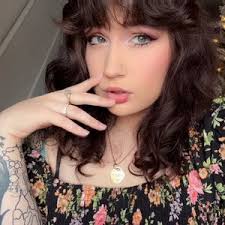 Alyssa Broyles's Instagram, Twitter & Facebook