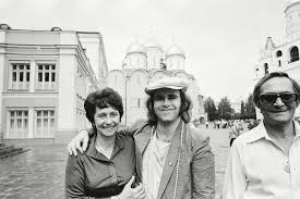 Jun 21, 2021 · watch: Rocketman Inside Elton John S Sad Toxic Relationship With His Mother Vanity Fair