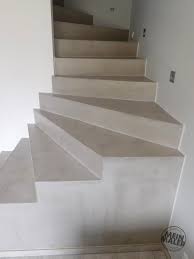 Savamea Fugenlose Betonoptik Fur Eine Treppe In Grossraschen Senftenberg Calau Und Cottbus Treppe Betonoptik Treppe Renovieren