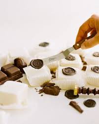 Un Cachet En Chocolat Diy Faire Fondre Du Chocolat Dessert Anniversaire Comment Decorer Un Gateau
