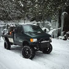 Motus On Instagram Not Going To Lie Every Time Our Friends At Ujointoffroad Post Photos Of Their Badass Custom Vans W Truck Flatbeds 4x4 Van Custom Vans