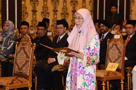 Ada 142 keluarga berasal dari indonesia. 13 Menteri Malaysia Dilantik Medcom Id