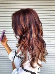 Lila Rote Und Blonde Strahnchen Haarfarben Braune Haare Haare Rotbraun