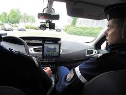 Procéder à des contrôles routiers et traquer les automobilistes un peu trop enclins à appuyer sur le champignon. Les Failles Des Radars Mobiles Eplaque