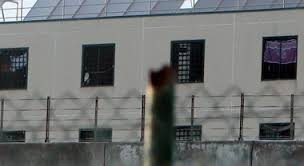 44 poliziotti in servizio nel carcere di santa maria capua vetere sono indagati. Carcere Santa Maria Capua Vetere In Rivolta Detenuti Reparto Alta Sicurezza Il Mattino It