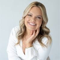 Shelby Sweeney's Instagram, Twitter & Facebook