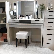 1186 Likes 16 Comments Vanity Collections Vanitycollections On In Kitchengarden Gardenflowers Gard Coiffeuse Malm Coiffeuse Meuble Ikea Dressing Maison