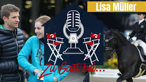 She was born in 1967. Jogginghose Oder Abendkleid Lisa Muller Ganz Privat Sie Beantwortet Eure Fragen Youtube