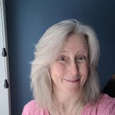 Beth Oldfield's Instagram, Twitter & Facebook