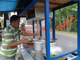 Ceramah pertama di osaka diiklankan di kaki lima dan papan iklan besar. 5 Pelajaran Hidup Dari Seorang Pedagang Kaki Lima Titipku