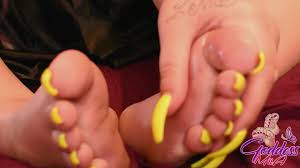Goddess miia Long toe nails. Joi.