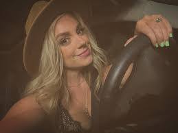 Linda Thrower's Instagram, Twitter & Facebook