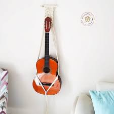 Ou En Est Votre Guitare Dans Votre Maison Avec Ce Cintre Mural De Guitare Votre Guitare Aura Un Decor Sur Votre M In 2020 Guitar Wall Hanger Guitar Wall Guitar Stand