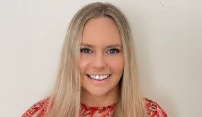 Courtney Remington's Instagram, Twitter & Facebook