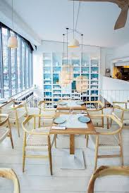 Paris Yaya 2 La Cuisine Grecque Dans Une Architecture Industrielle Decoration Grecque Design De Restaurant Architecture Industrielle