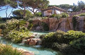 Piscines Paysagees D Exception Bassins Cascades Rochers Reconstitues