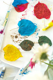 Kinder lieben das malen mit farben und buntstiften. Blatter Bemalen Und Dabei Ganz Unverhofft Postkarten Gestalten
