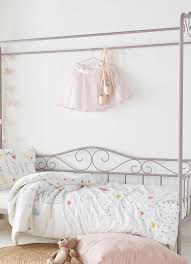 Ne pas confondre avec le lit à colonnes (en anglais : Celeste Lit Banquette 1 Place Blanc Avec Baldaquin Decoration Deco Maison Alinea Deco Chambre Baldaquin Alinea Deco