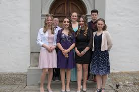 Beggingen ist gut erschlossen und mit dem dorfladen, dem gasthaus sonne, diversen direktvermarktern ab bauernhof, sowie etlichen handwerksbetrieben hat die gemeinde viel zu bieten. Konfirmation Siblingen Beggingen Evang Ref Kirche Kanton Schaffhausen