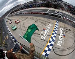 Het is een ovaal circuit met een lengte van 1 mijl (1,6 km). Nascar Playoffs Continue On The Monster Mile Of Dover B104 Wbwn Fm