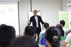 Lúc này, tài xế tên lê chí thành đã xuống, xuất trình giấy phép lái xe, giấy đăng kiểm, giấy đăng ký xe photo. Tai NÄƒng Kinh Doanh Le Chi Linh Sá»± Tháº­t Ä'áº±ng Sau Nhá»¯ng Thanh Cong Cá»§a Nha Coaching Le Chi Linh