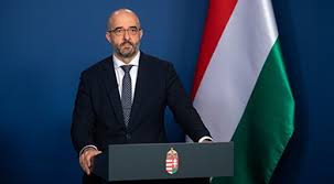 .megkeresésére kovács zoltán nemzetközi kommunikációért és kapcsolatokért felelős államtitkár a lap azért kereste, mert a pesti riport nevű bulvárlapban a kétgyermekes, nős kovács zoltán és. Kormanyzat Kormanyszovivok Nemzetkozi Kommunikacioert Felelos Allamtitkar